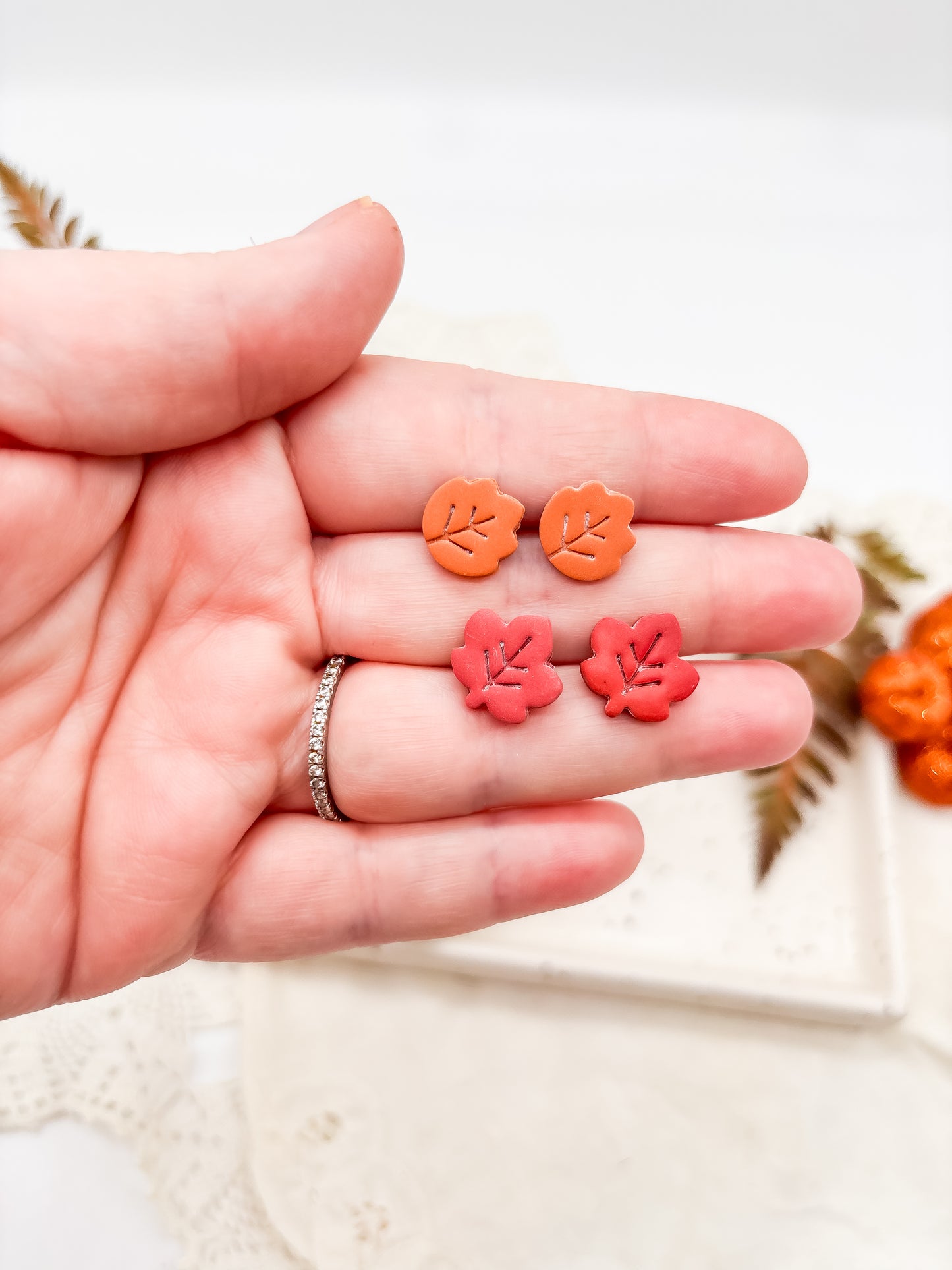 Leaf studs in 2 colors