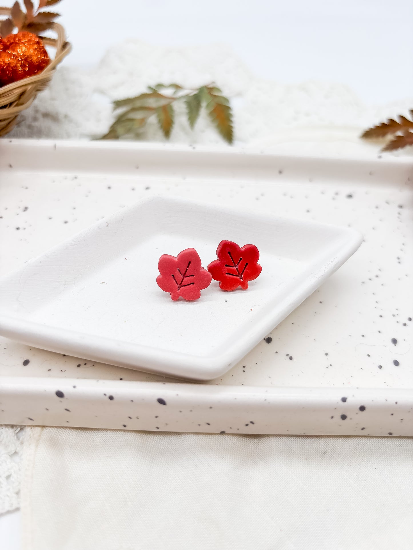 Leaf studs in 2 colors