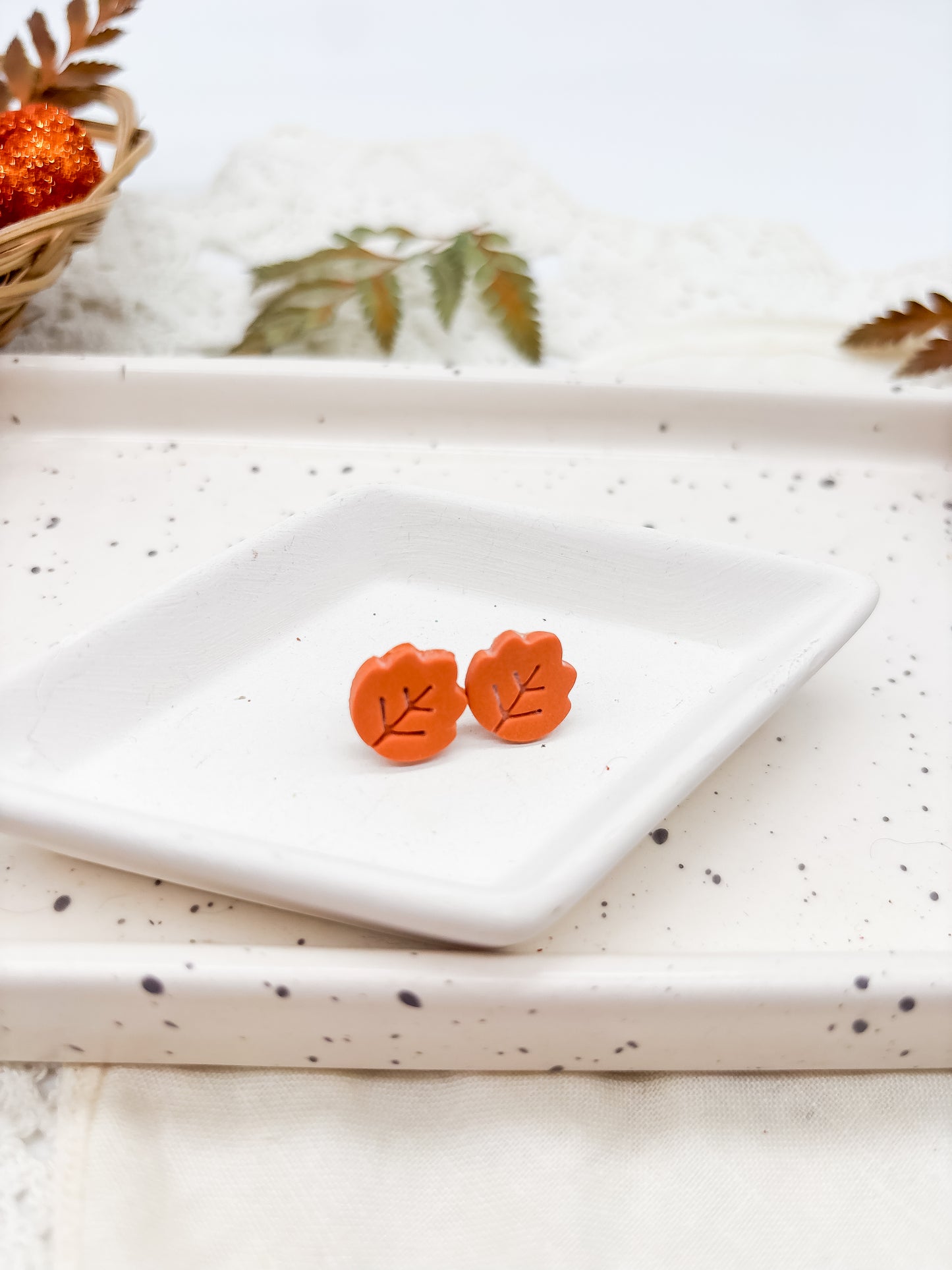 Leaf studs in 2 colors