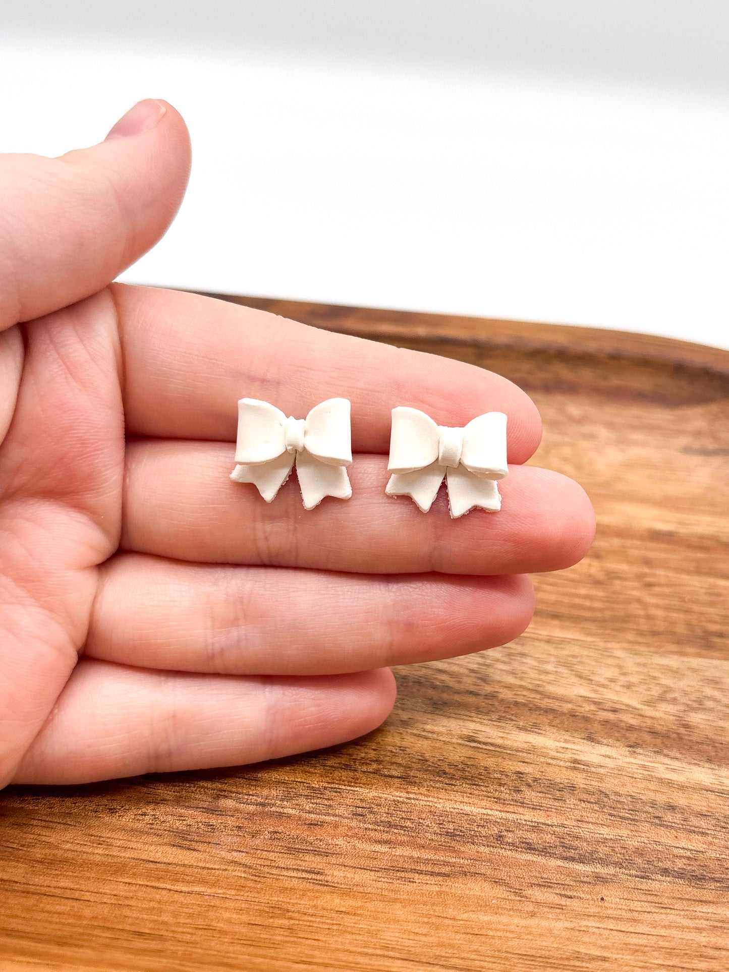 White bow studs in 2 sizes