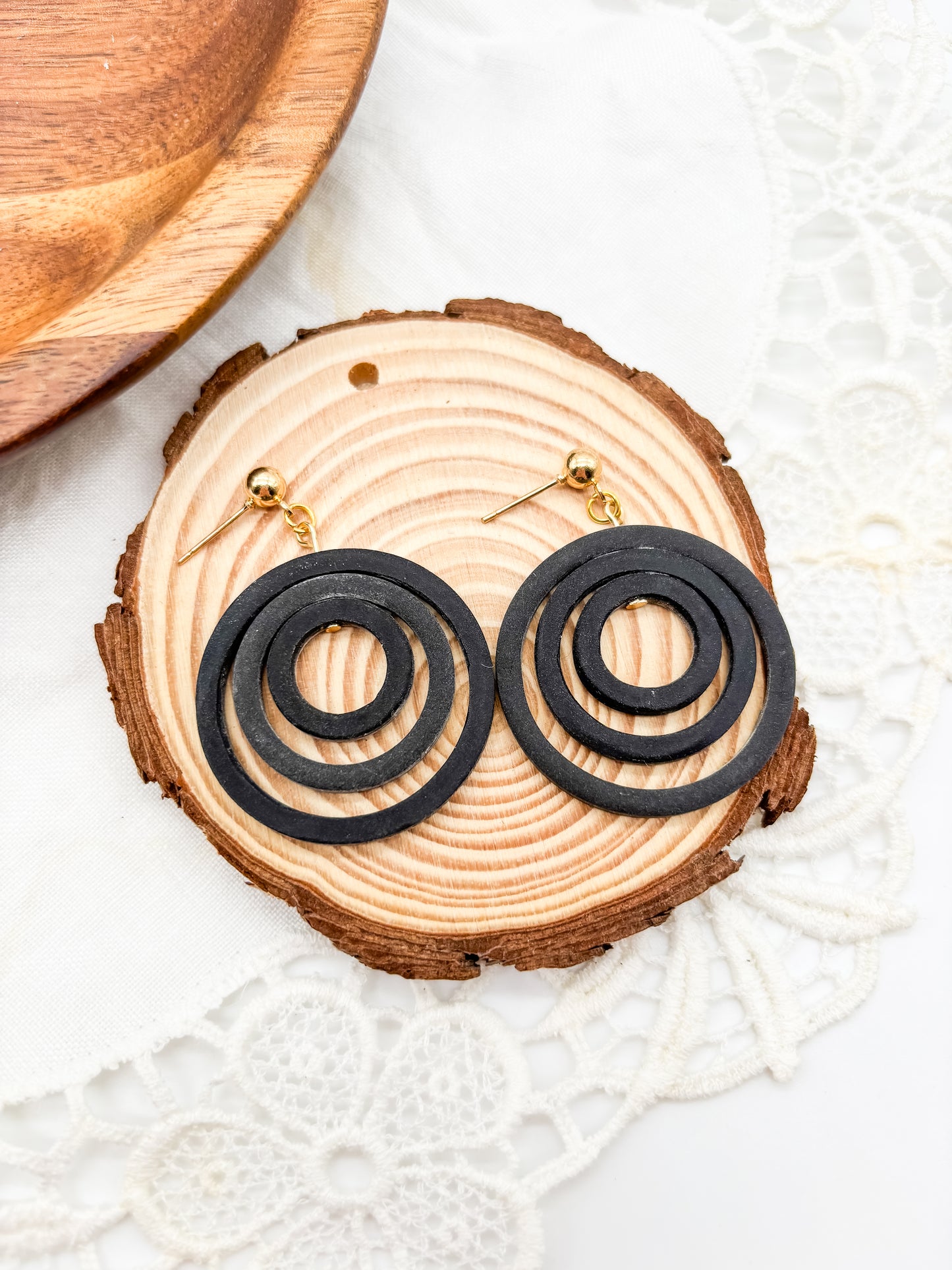 Hexagon or circle spinners in black