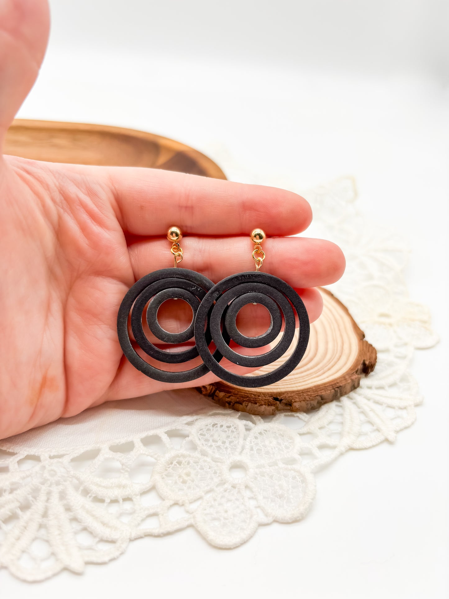 Hexagon or circle spinners in black
