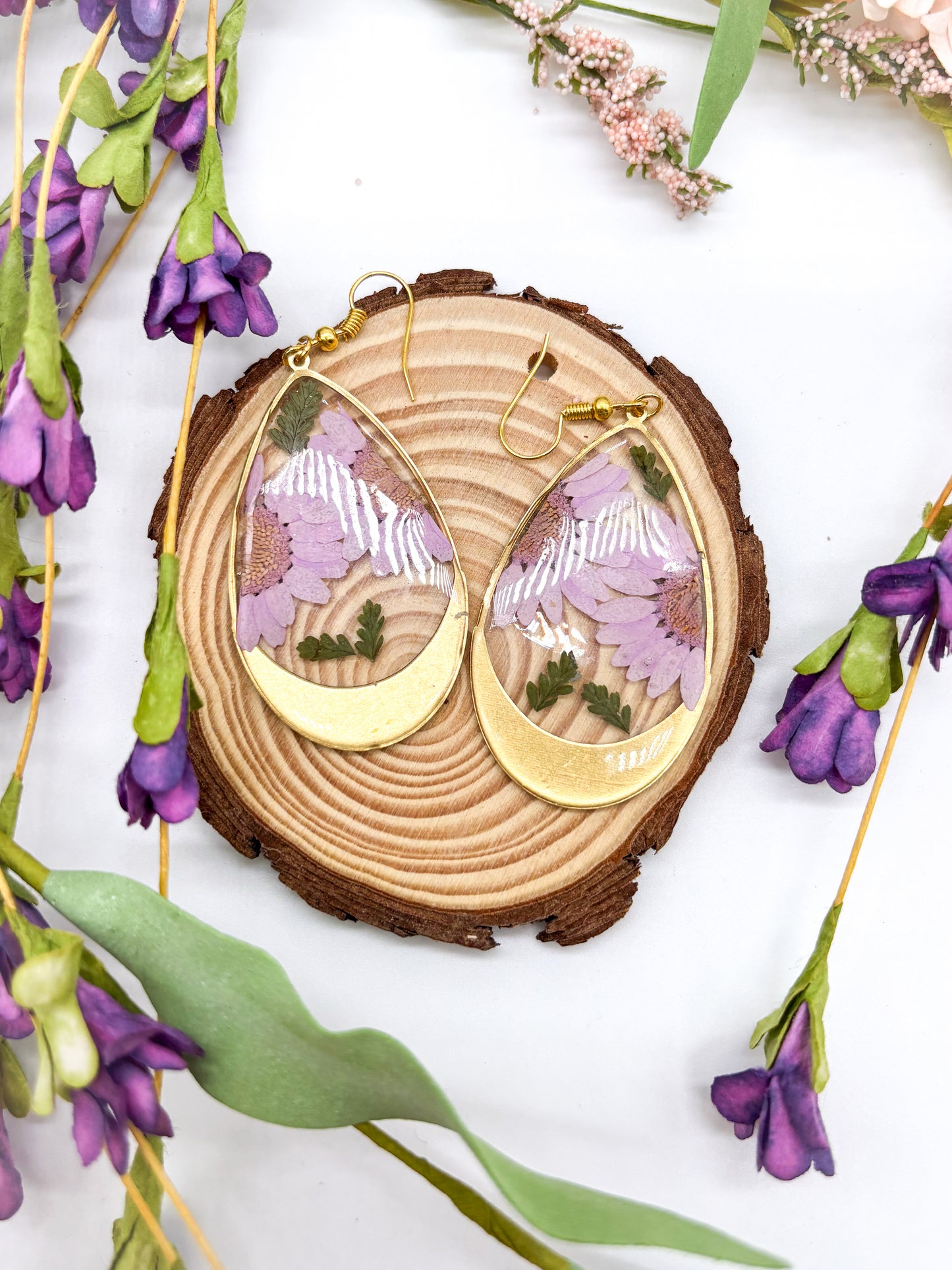Gold plated teardrop earrings with light purple daisies