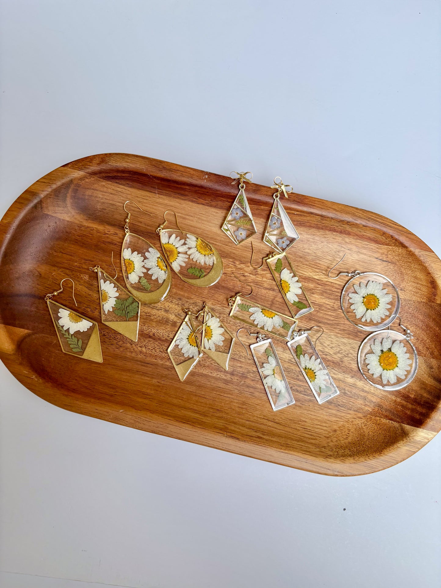 Daisy circles in silver or gold plated