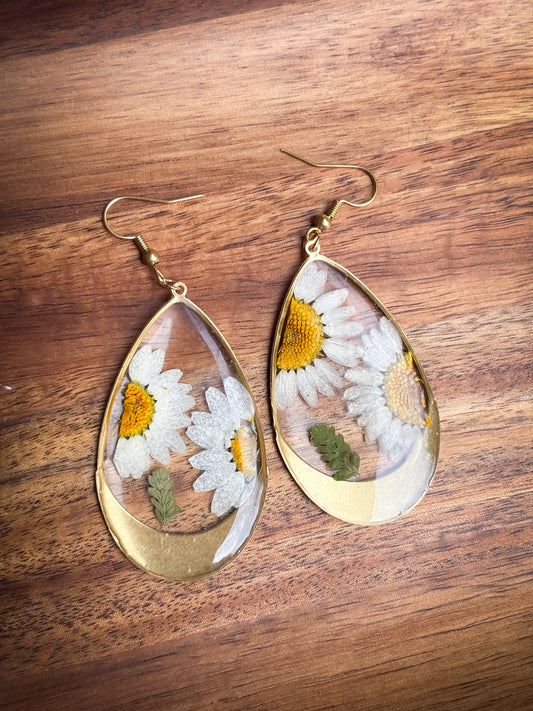 Teardrop shaped daisy dangles