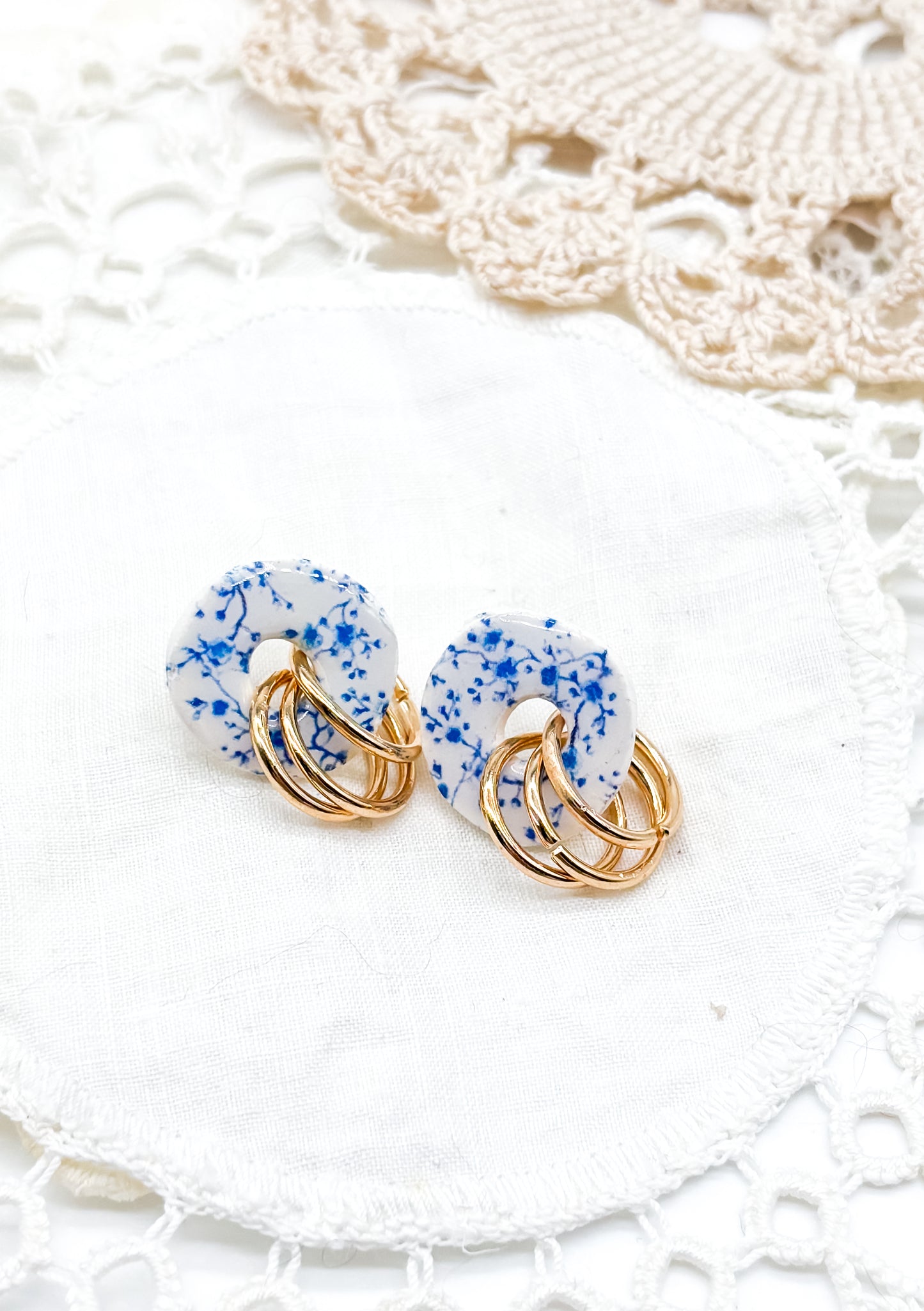 Tiny blue flower print studs. with rings