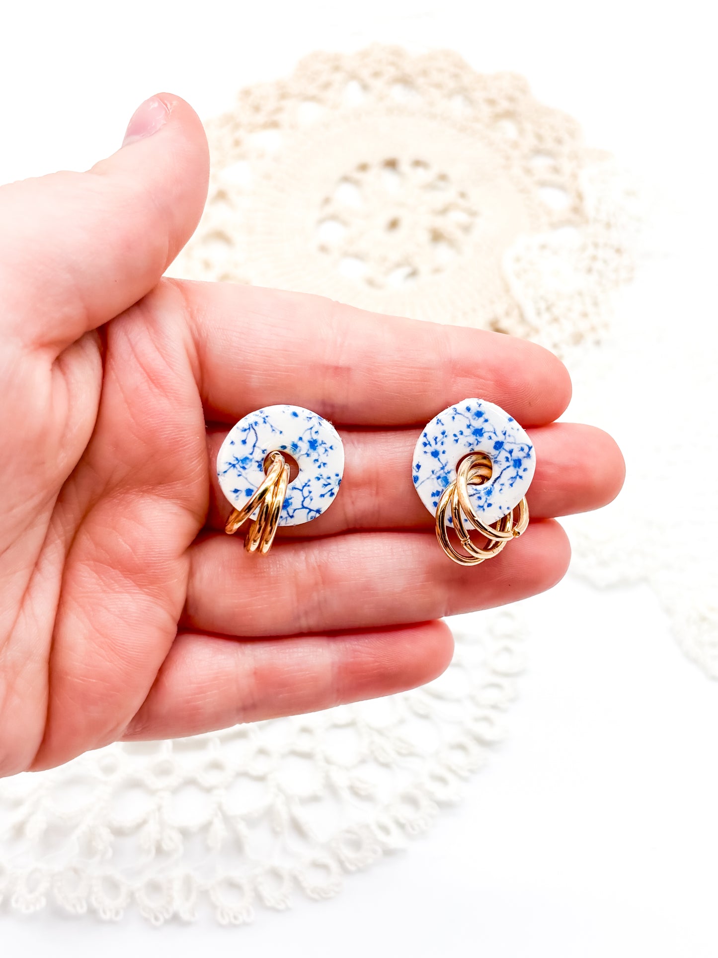 Tiny blue flower print studs. with rings