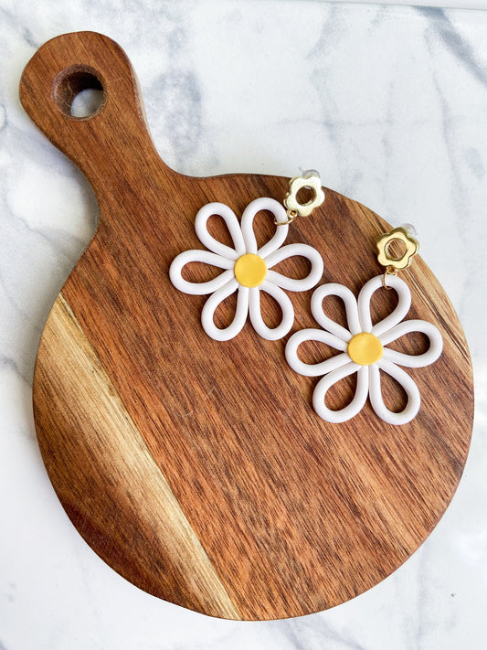 Daisy outline earrings