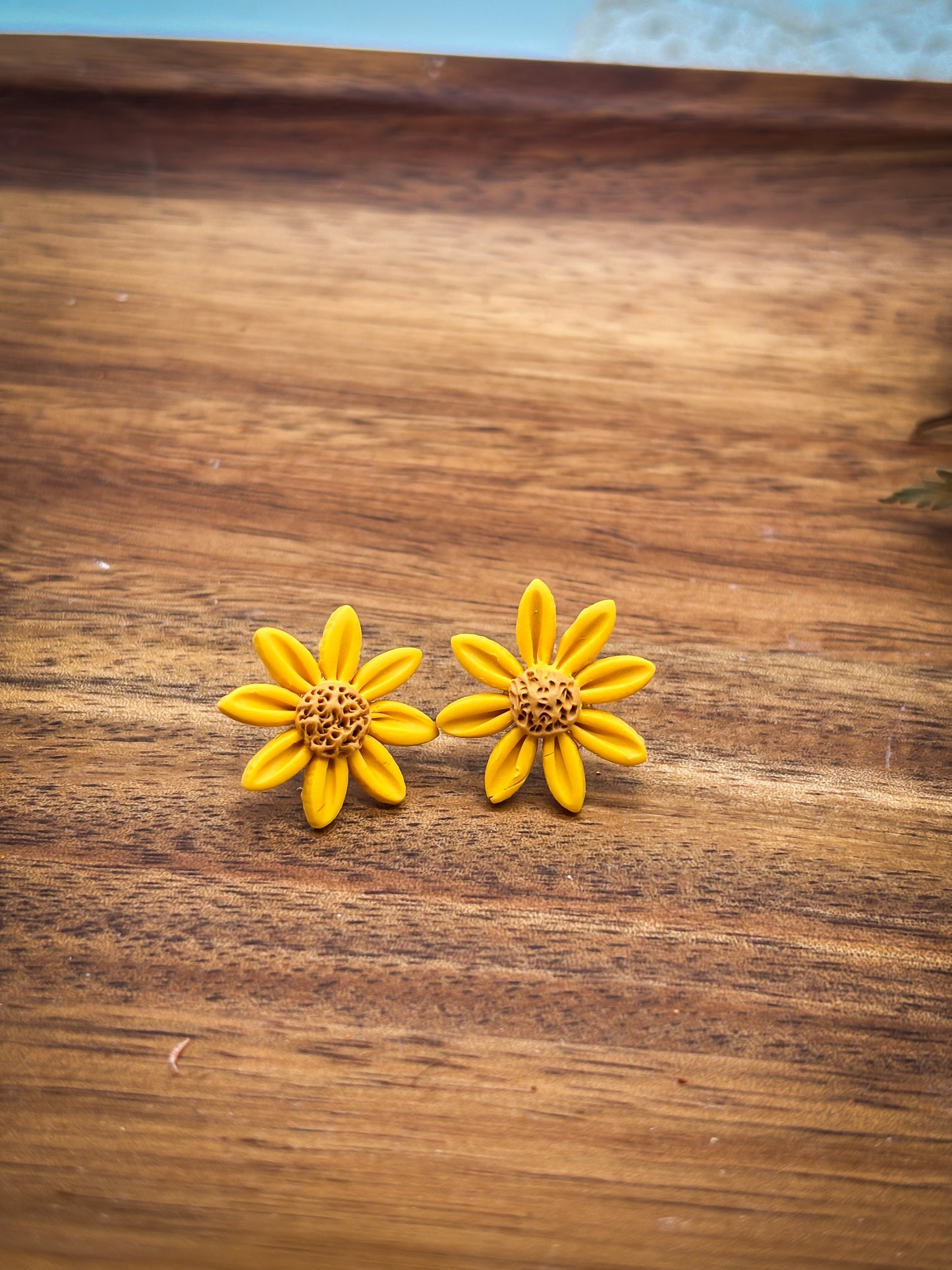 Yellow Daisy Stud