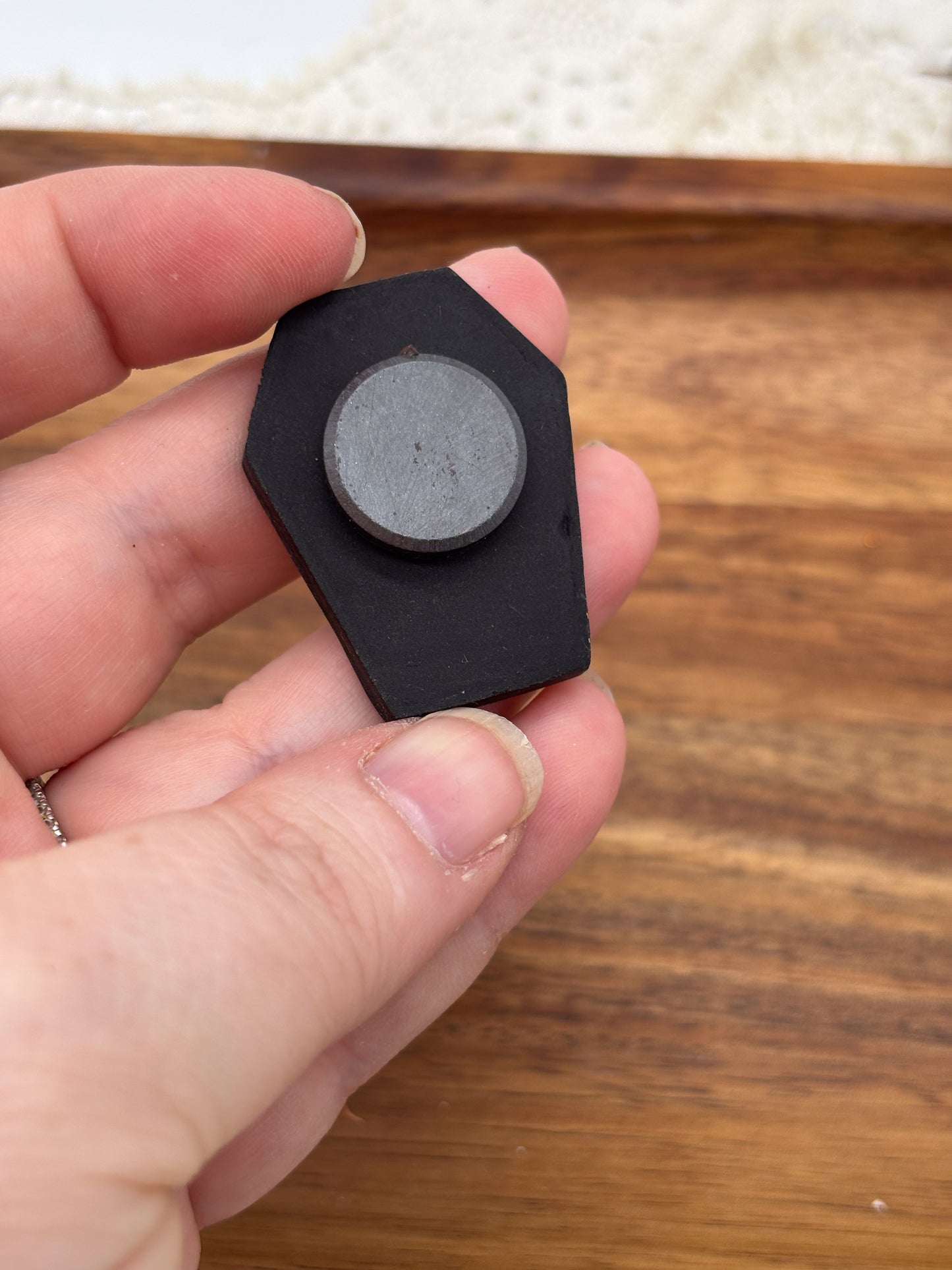 Spooky bookshelf magnet
